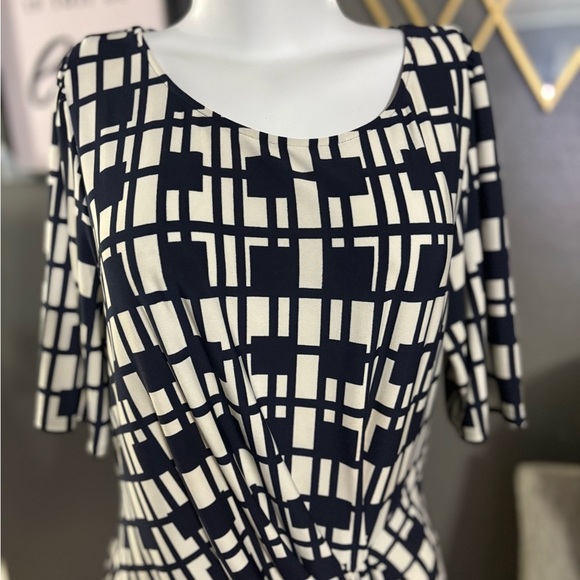 Navy and White Geometric Dress - Picture 5 of 6